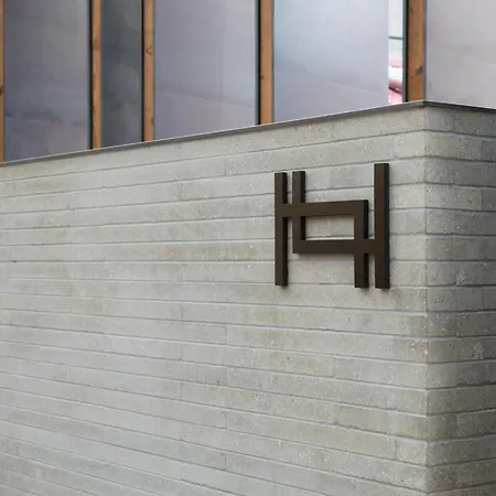 Hotel H