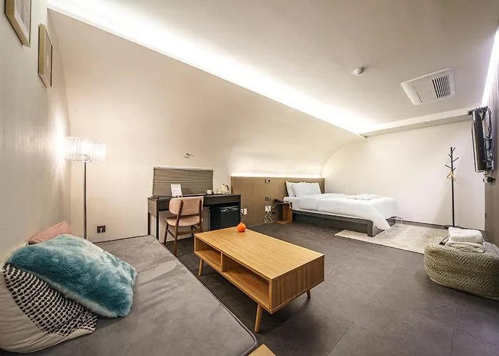 Motel H *